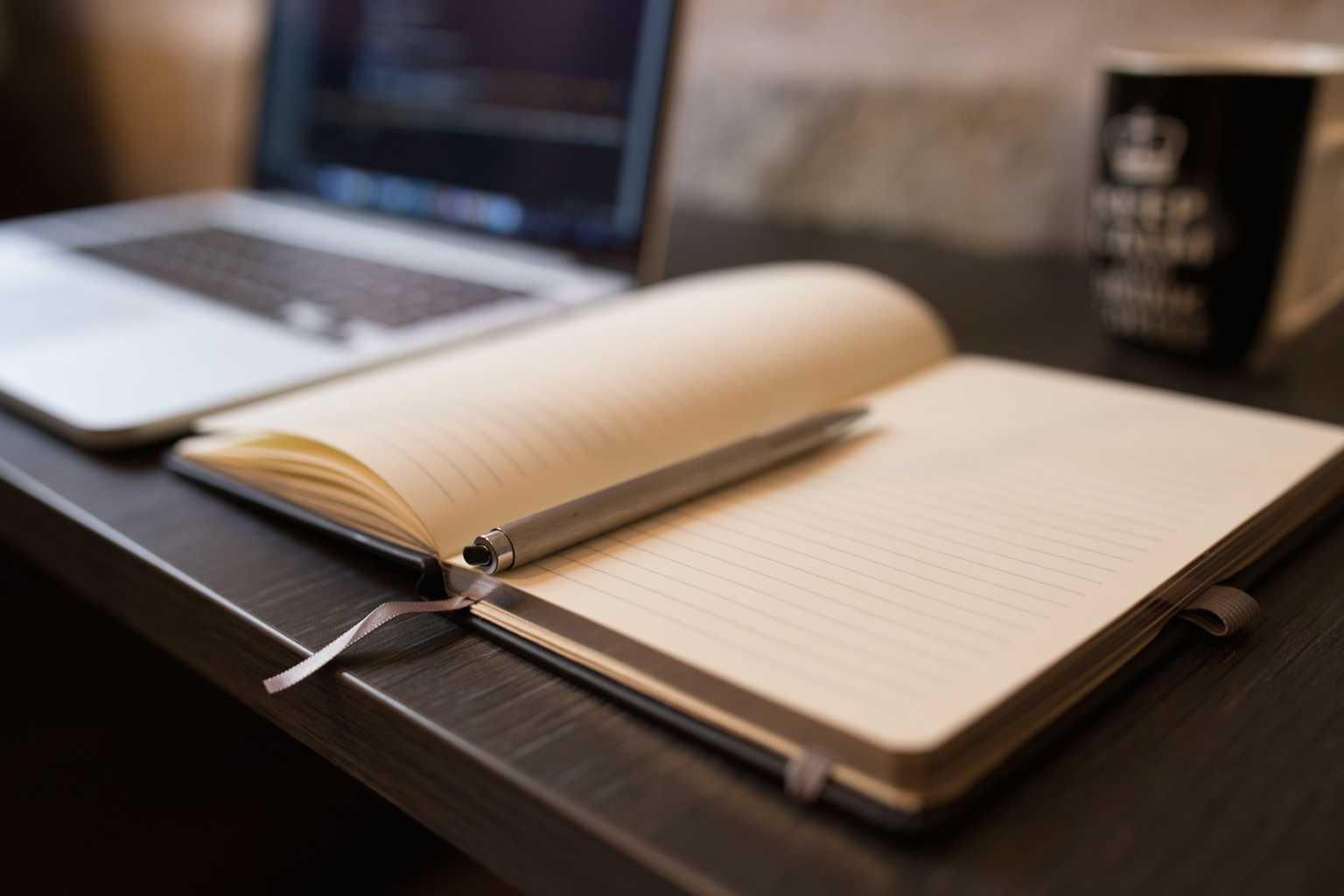 Laptop vs Longhand? Social Media Facts, Trends and Tips