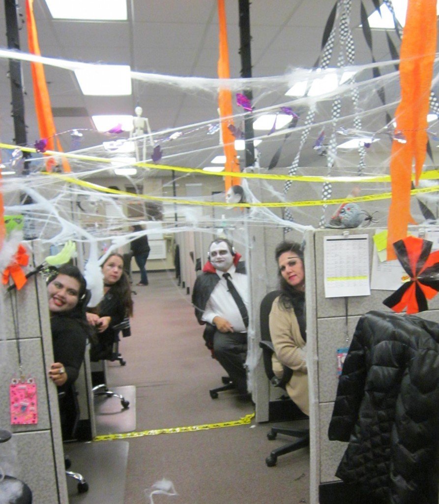 15 Easy & Brilliant Halloween Cubicle Decoration Ideas